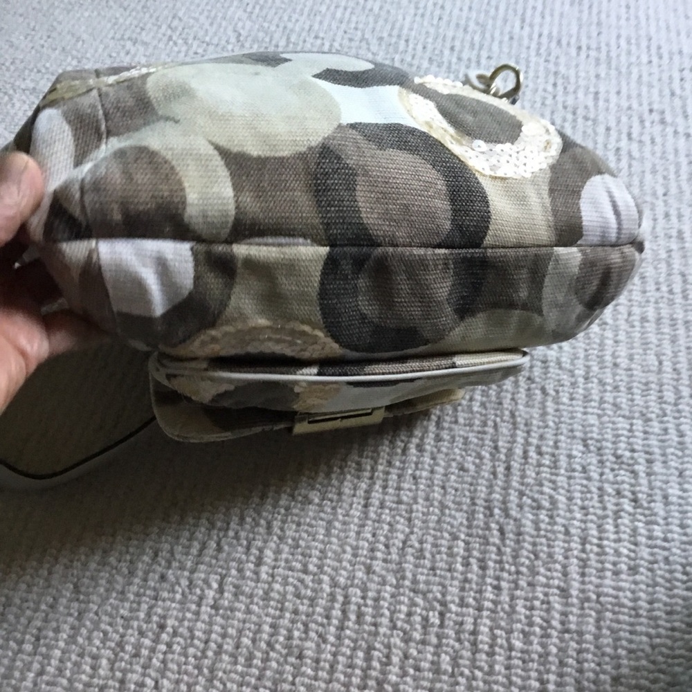 Coach Hobo Bag in Cream and Brown - Picture 12 of 16